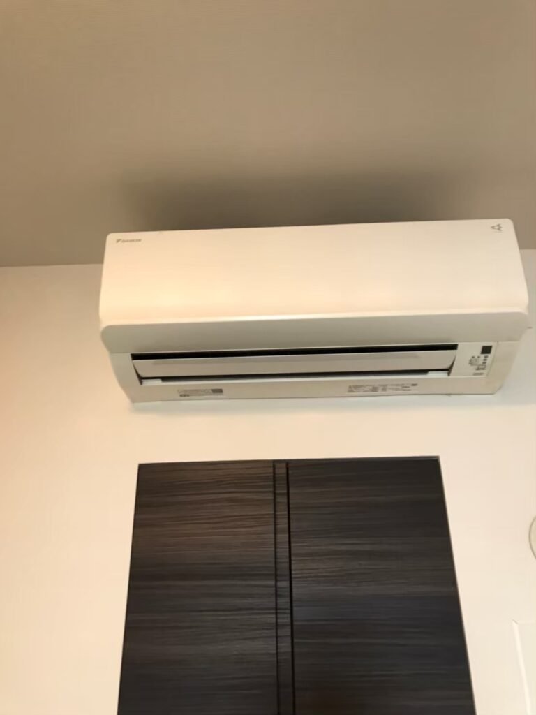 千葉の家庭用エアコンの取付け取り外しは弊社千葉・東京エアコン取付けセンターにお任せください。9月21日は取外し移設の施工実績です。