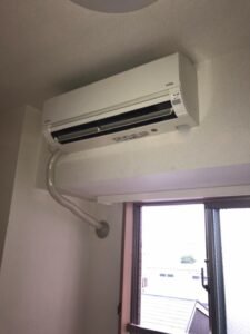 千葉の家庭用エアコンの取付け取り外しは弊社千葉・東京エアコン取付けセンターにお任せください。9月23日は移設取付けの施工実績です。
