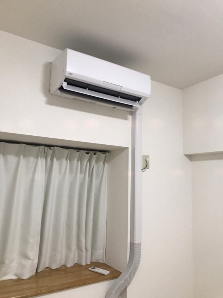 千葉の家庭用エアコンの取付け取り外しは弊社千葉・東京エアコン取付けセンターにお任せください。10月4日は室内配管カバー後取付けの施工実績です。