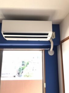 千葉の家庭用エアコンの取付け取り外しは弊社千葉・東京エアコン取付けセンターにお任せください。10月4日は移設取付けの施工実績です。
