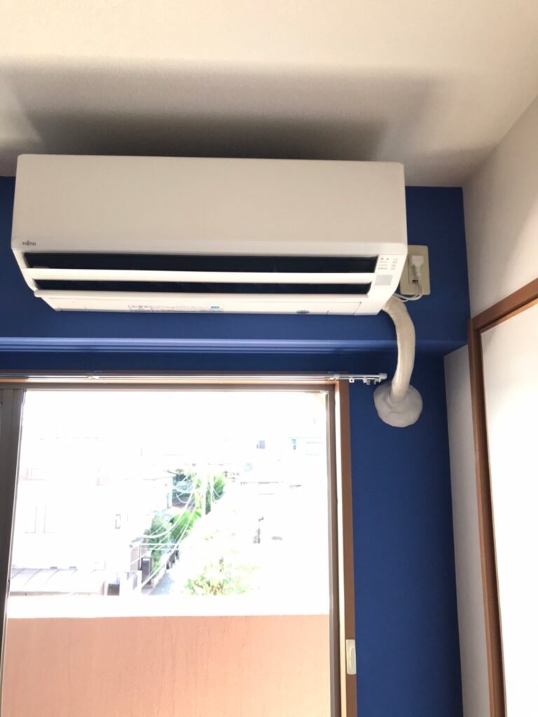 千葉の家庭用エアコンの取付け取り外しは弊社千葉・東京エアコン取付けセンターにお任せください。10月4日は移設取付けの施工実績です。
