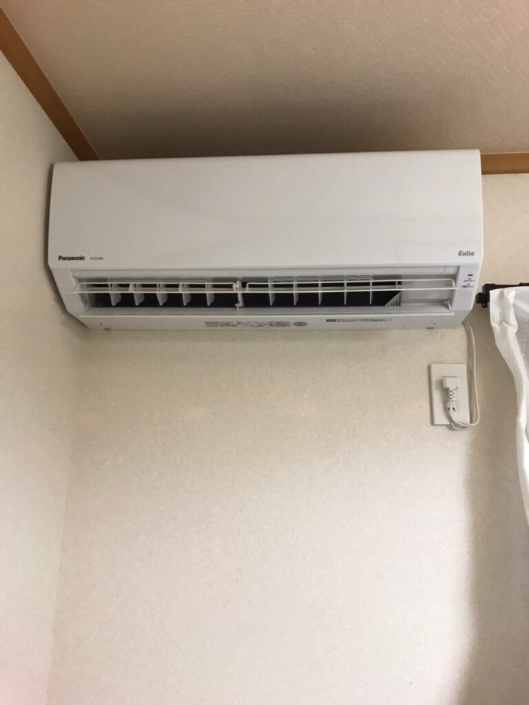 千葉の家庭用エアコンの取付け取り外しは弊社千葉・東京エアコン取付けセンターにお任せください。10月6日は取付けの施工実績です。