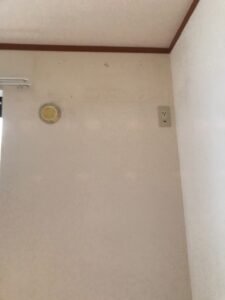 エアコン取外し　マンション 取外し台数　　1台 作業時間　　 40分 オプション 不要エアコン回収 今回は取外しの施工を行いました。