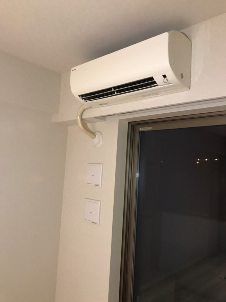 千葉の家庭用エアコンの取付け取り外しは弊社千葉・東京エアコン取付けセンターにお任せください。10月8日は取付けの施工実績です。