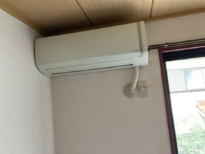 千葉の家庭用エアコンの取付け取り外しは弊社千葉・東京エアコン取付けセンターにお任せください。10月9日は取付け、ガス補充の施工実績です。