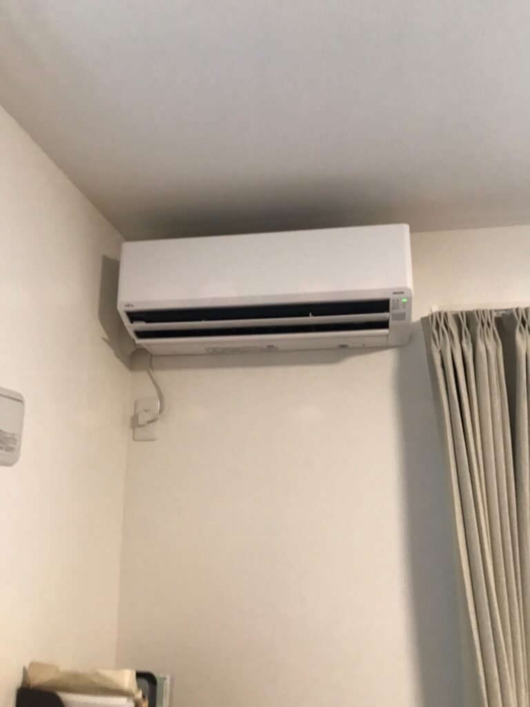千葉の家庭用エアコンの取付け取り外しは 弊社千葉・東京エアコン取付けセンターにお任せください。 10月9日は取付けの施工実績です。