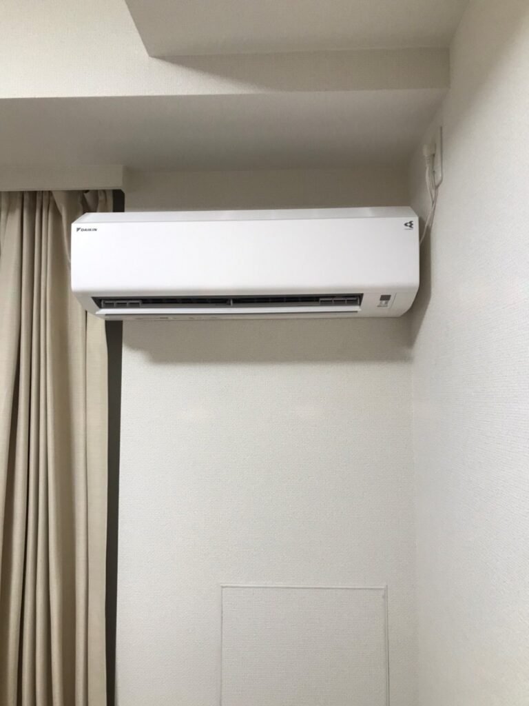 千葉の家庭用エアコンの取付け取り外しは弊社千葉・東京エアコン取付けセンターにお任せください。10月11日は取付けの施工実績です。