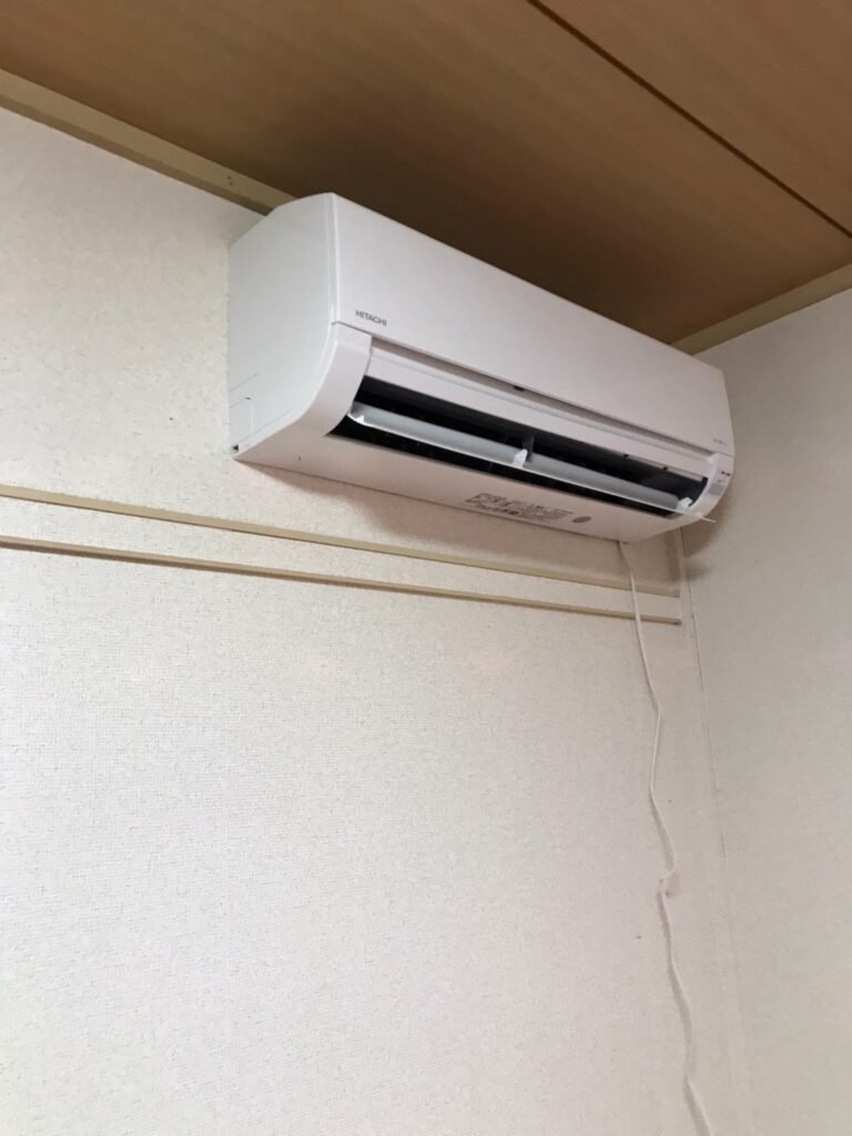 千葉の家庭用エアコンの取付け取り外しは弊社千葉・東京エアコン取付けセンターにお任せください。10月12日は取付けの施工実績です。