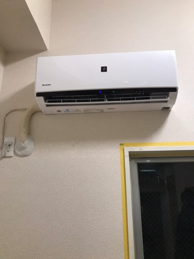 千葉の家庭用エアコンの取付け取り外しは弊社千葉・東京エアコン取付けセンターにお任せください。10月13日は取付けの施工実績です。
