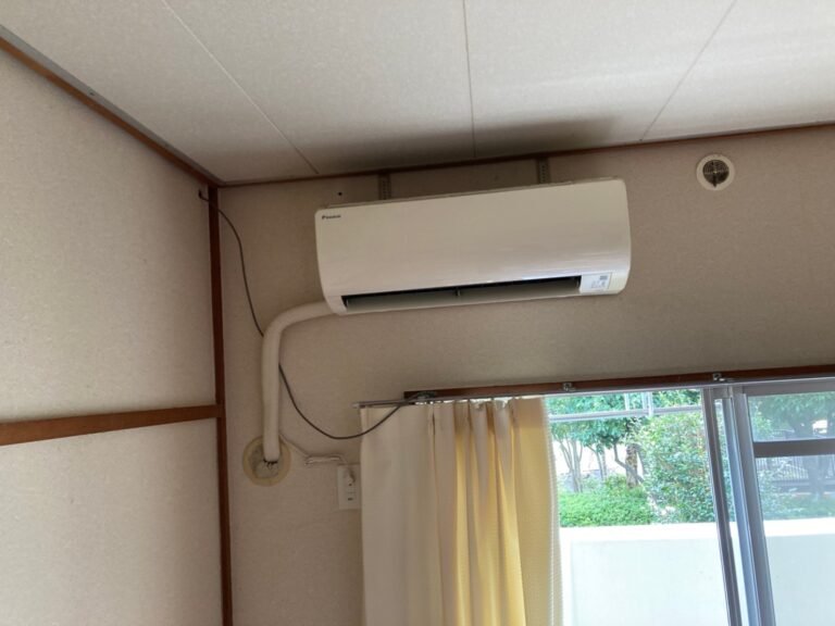 千葉の家庭用エアコンの取付け取り外しは 弊社千葉・東京エアコン取付けセンターにお任せください。 10月21日は取外移設の施工実績です。
