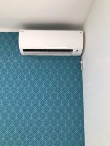 千葉の家庭用エアコンの取付け取り外しは弊社千葉・東京エアコン取付けセンターにお任せください。10月22日は取付けの施工実績です。