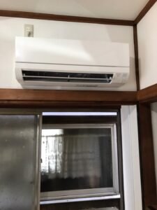 千葉の家庭用エアコンの取付け取り外しは弊社千葉・東京エアコン取付けセンターにお任せください。10月23日は取付けの施工実績です。