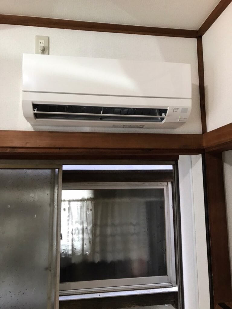 千葉の家庭用エアコンの取付け取り外しは弊社千葉・東京エアコン取付けセンターにお任せください。10月23日は取付けの施工実績です。