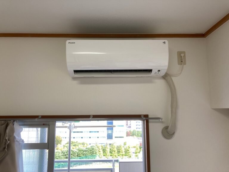 千葉の家庭用エアコンの取付け取り外しは弊社千葉・東京エアコン取付けセンターにお任せください。10月23日は取付けの施工実績です。