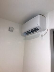 千葉の家庭用エアコンの取付け取り外しは弊社千葉・東京エアコン取付けセンターにお任せください。10月24日は取付けの施工実績です。