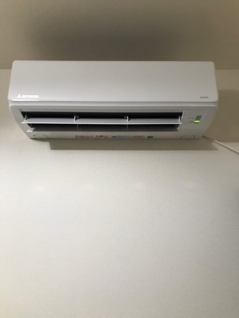 千葉の家庭用エアコンの取付け取り外しは弊社千葉・東京エアコン取付けセンターにお任せください。10月25日は取付けの施工実績です。