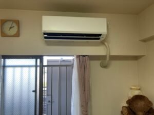 千葉の家庭用エアコンの取付け取り外しは弊社千葉・東京エアコン取付けセンターにお任せください。10月28日は移設の施工実績です。