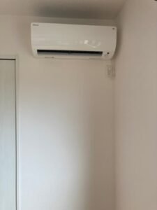 千葉の家庭用エアコンの取付け取り外しは弊社千葉・東京エアコン取付けセンターにお任せください。11月7日は取付けの施工実績です。