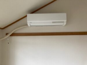 千葉の家庭用エアコンの取付け取り外しは弊社千葉・東京エアコン取付けセンターにお任せください。11月30日は取付けの施工実績です。