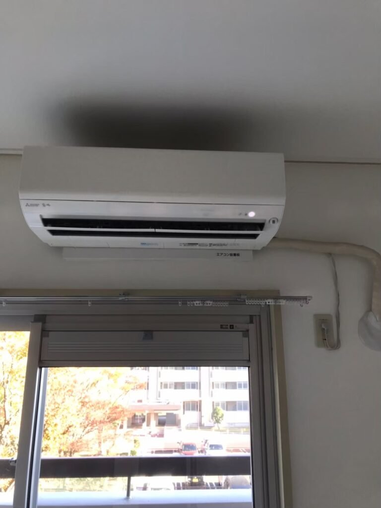 千葉の家庭用エアコンの取付け取り外しは弊社千葉・東京エアコン取付けセンターにお任せください。11月8日は移設の施工実績です。