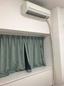千葉の家庭用エアコンの取付け取り外しは弊社千葉・東京エアコン取付けセンターにお任せください。11月28日は移設の施工実績です。