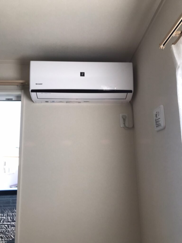 千葉の家庭用エアコンの取付け取り外しは弊社千葉・東京エアコン取付けセンターにお任せください。11月27日は取付けの施工実績です。