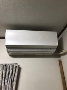 千葉の家庭用エアコンの取付け取り外しは弊社千葉・東京エアコン取付けセンターにお任せください。11月20日は移設の施工実績です。