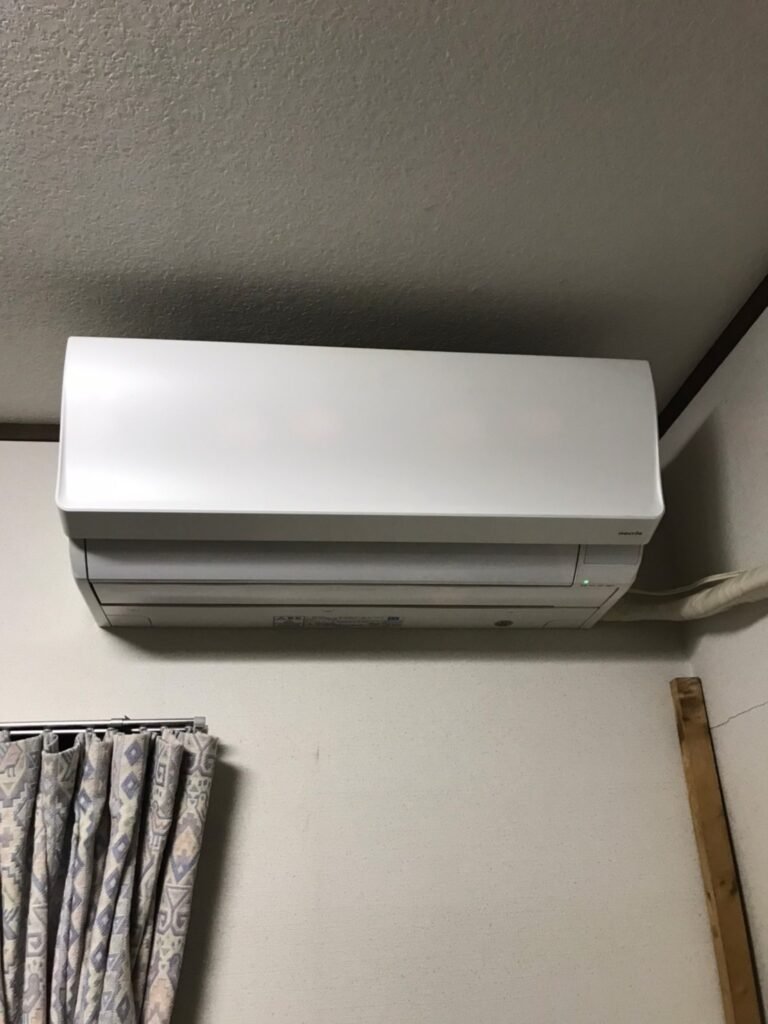 千葉の家庭用エアコンの取付け取り外しは弊社千葉・東京エアコン取付けセンターにお任せください。11月20日は移設の施工実績です。