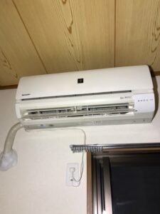 千葉の家庭用エアコンの取付け取り外しは弊社千葉・東京エアコン取付けセンターにお任せください。11月12日は移設の施工実績です。