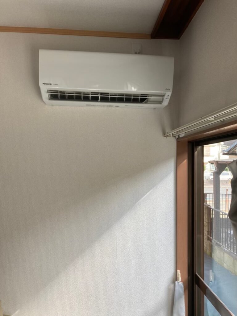 千葉の家庭用エアコンの取付け取り外しは弊社千葉・東京エアコン取付けセンターにお任せください。11月9日は取付けの施工実績です。