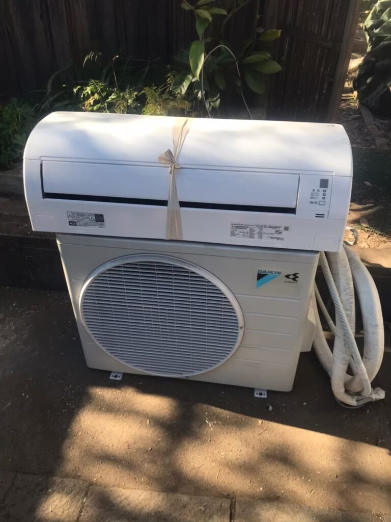 千葉の家庭用エアコンの取付け取り外しは弊社千葉・東京エアコン取付けセンターにお任せください。11月2日は取外しの施工実績です。
