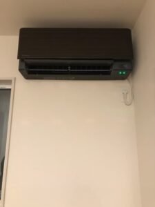 千葉の家庭用エアコンの取付け取り外しは弊社千葉・東京エアコン取付けセンターにお任せください。11月2日は取付の施工実績です。