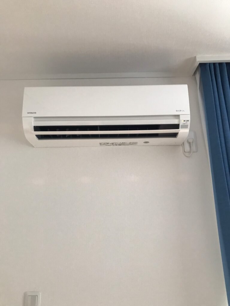 千葉の家庭用エアコンの取付け取り外しは弊社千葉・東京エアコン取付けセンターにお任せください。11月28日は取付けの施工実績です。