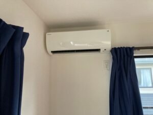 千葉の家庭用エアコンの取付け取り外しは弊社千葉・東京エアコン取付けセンターにお任せください。12月3日は取付けの施工実績です。