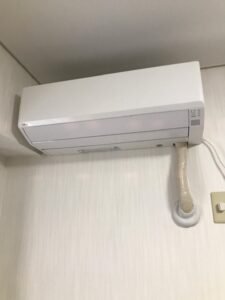千葉の家庭用エアコンの取付け取り外しは弊社千葉・東京エアコン取付けセンターにお任せください。12月10日は移設の施工実績です。