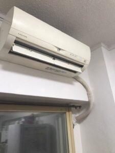 千葉の家庭用エアコンの取付け取り外しは弊社千葉・東京エアコン取付けセンターにお任せください。1月9日は移設の施工実績です。