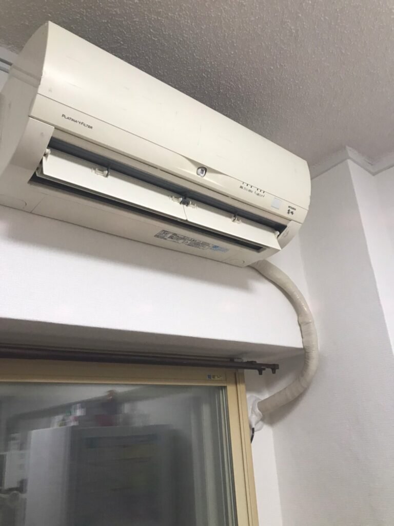 千葉の家庭用エアコンの取付け取り外しは弊社千葉・東京エアコン取付けセンターにお任せください。1月9日は移設の施工実績です。