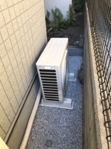 千葉の家庭用エアコンの取付け取り外しは弊社千葉・東京エアコン取付けセンターにお任せください。12月27日は室外機移動の施工実績です。
