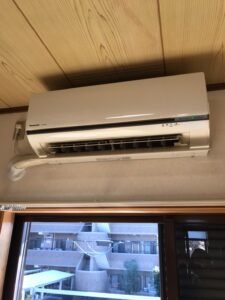 千葉の家庭用エアコンの取付け取り外しは弊社千葉・東京エアコン取付けセンターにお任せください。1月8日は移設の施工実績です。