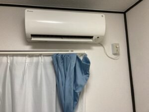 千葉の家庭用エアコンの取付け取り外しは弊社千葉・東京エアコン取付けセンターにお任せください。12月26日は移設の施工実績です。