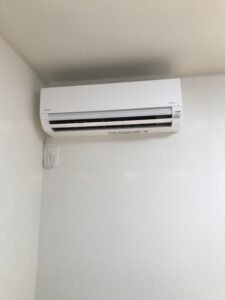 千葉の家庭用エアコンの取付け取り外しは弊社千葉・東京エアコン取付けセンターにお任せください。12月6日は取付けの施工実績です。