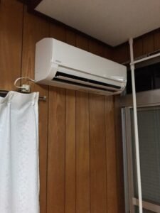 千葉の家庭用エアコンの取付け取り外しは弊社千葉・東京エアコン取付けセンターにお任せください。12月19日は取付けの施工実績です。