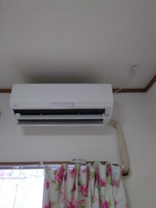 千葉の家庭用エアコンの取付け取り外しは弊社千葉・東京エアコン取付けセンターにお任せください。12月22日は取付けの施工実績です。