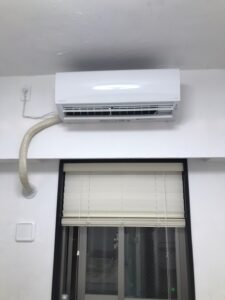千葉の家庭用エアコンの取付け取り外しは弊社千葉・東京エアコン取付けセンターにお任せください。12月25日は取付けの施工実績です。