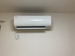 千葉の家庭用エアコンの取付け取り外しは弊社千葉・東京エアコン取付けセンターにお任せください。12月17日は取付けの施工実績です。