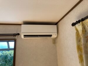 千葉の家庭用エアコンの取付け取り外しは弊社千葉・東京エアコン取付けセンターにお任せください。12月25日は取付けの施工実績です。