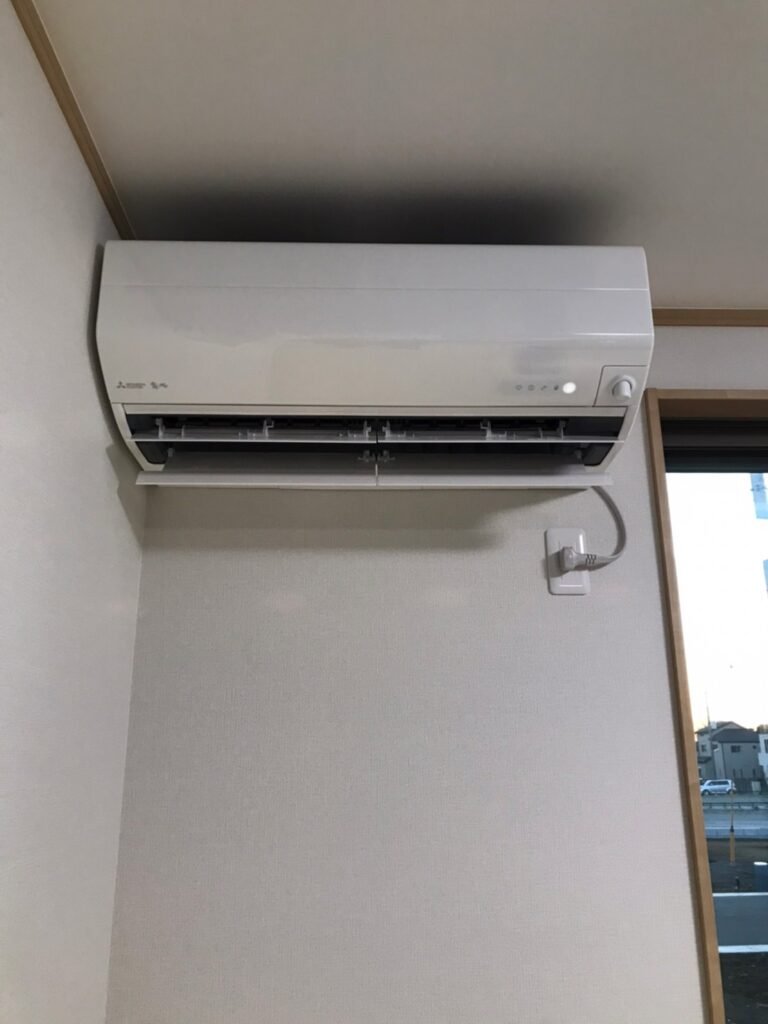 千葉の家庭用エアコンの取付け取り外しは弊社千葉・東京エアコン取付けセンターにお任せください。12月20日は取付けの施工実績です。