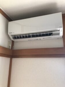 千葉の家庭用エアコンの取付け取り外しは弊社千葉・東京エアコン取付けセンターにお任せください。1月13日は移設の施工実績です。