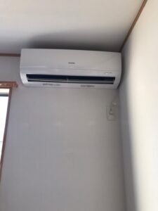 千葉の家庭用エアコンの取付け取り外しは弊社千葉・東京エアコン取付けセンターにお任せください。1月24日は移設の施工実績です。