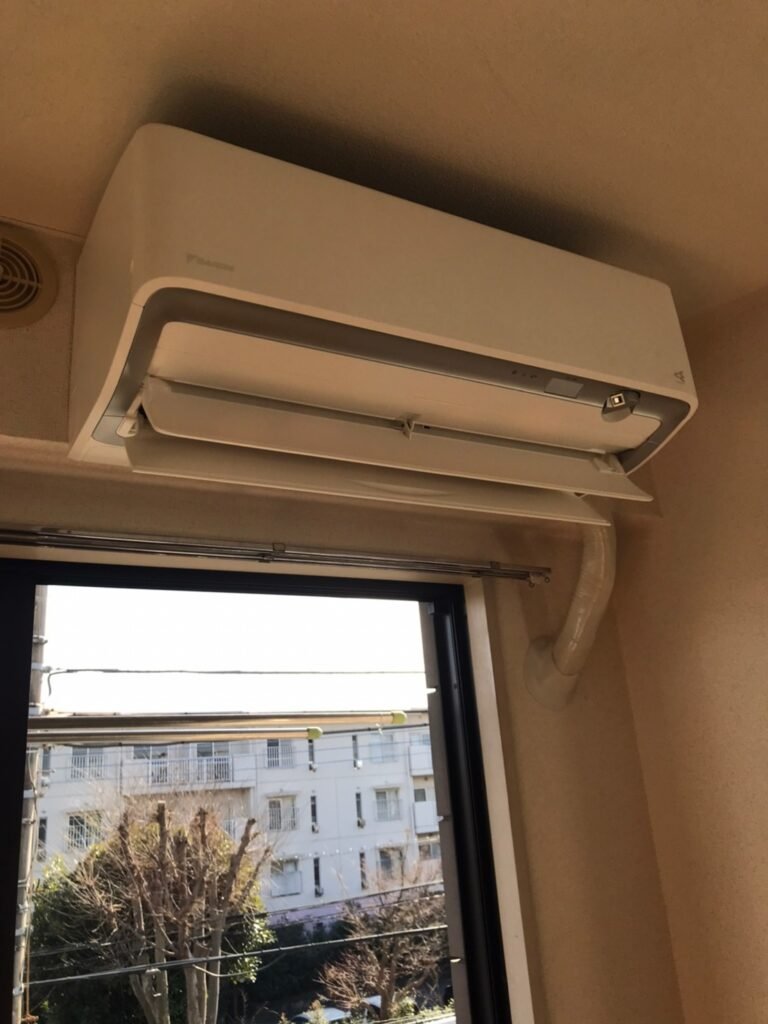 千葉の家庭用エアコンの取付け取り外しは弊社千葉・東京エアコン取付けセンターにお任せください。1月22日は移設の施工実績です。